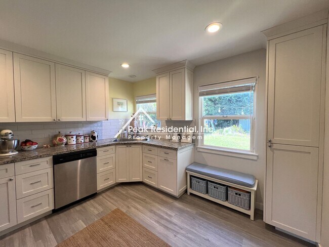 Building Photo - Charming 2bd/1b Home Near UCD Med Center!