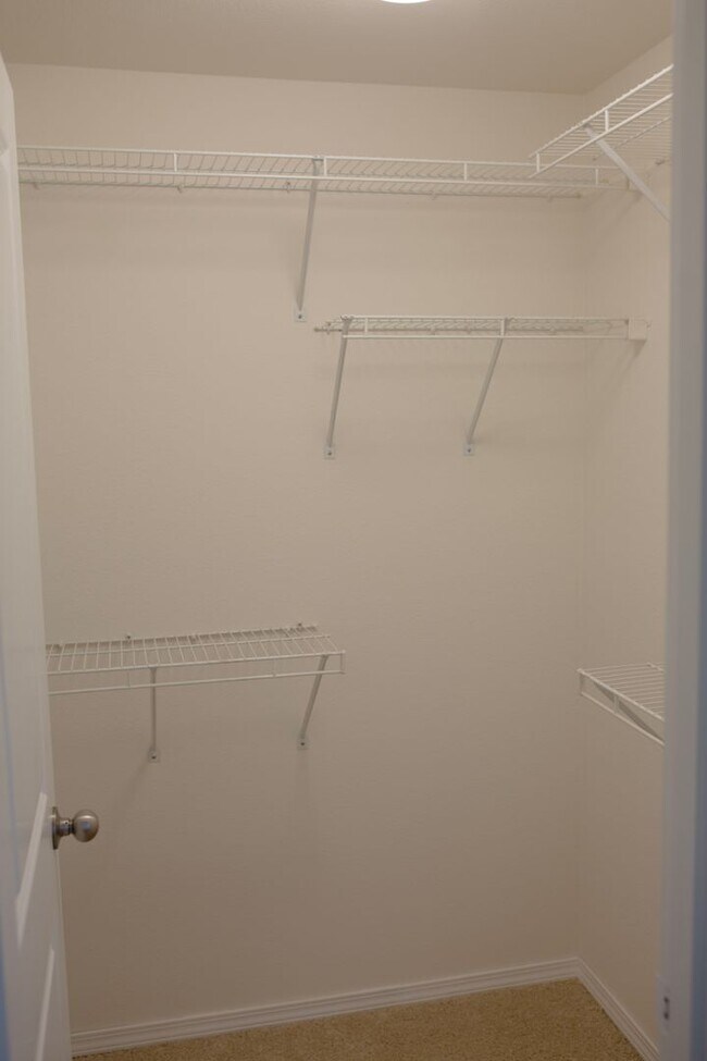 Building Photo - Two Bedroom Two Bathroom Everett Condominium