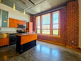 Building Photo - 2207 Washington Ave
