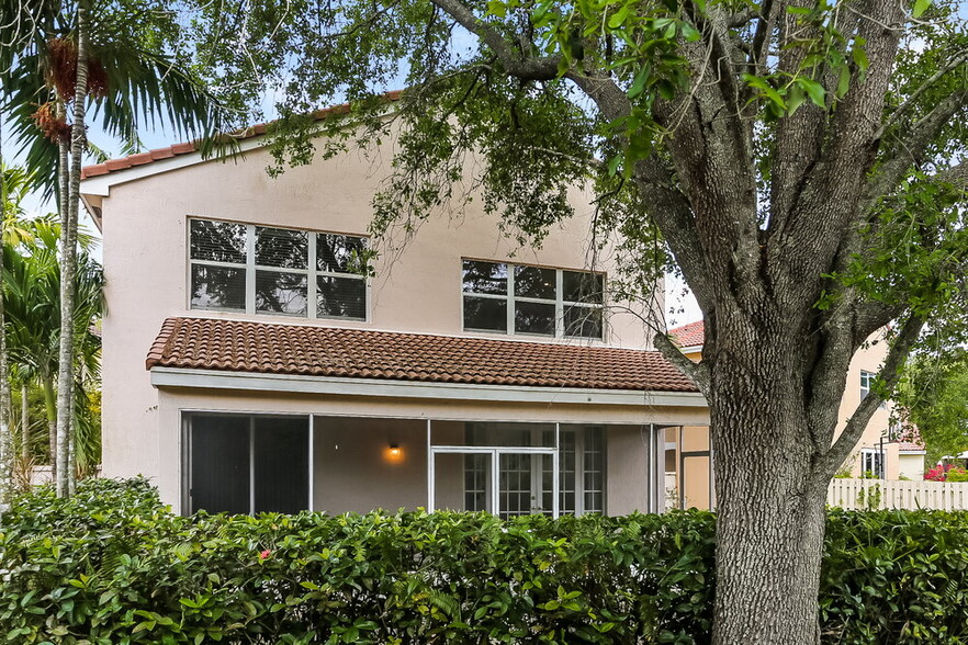 Building Photo - 15400 SW 51st Manor