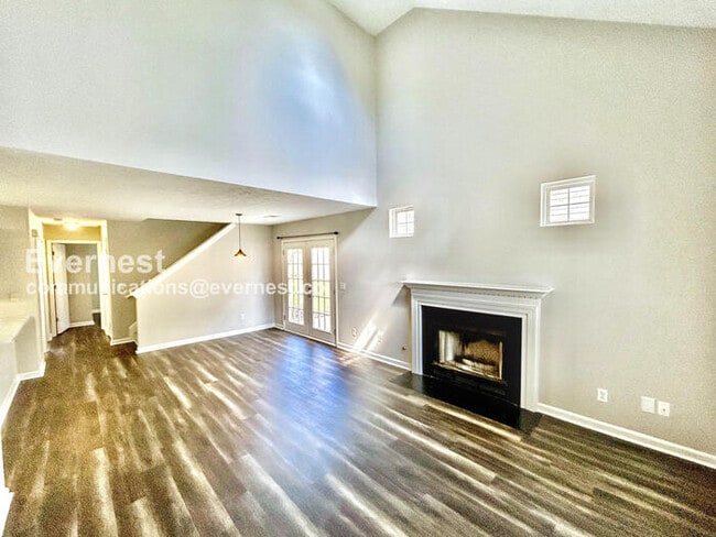 Building Photo - 3-Bedroom Home with Garage / Pet-Friendly ...