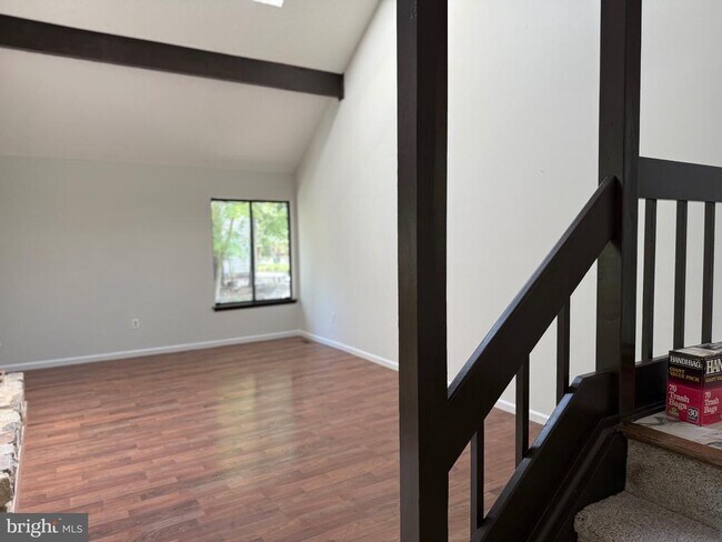 Building Photo - 4 Hazelhurst Dr
