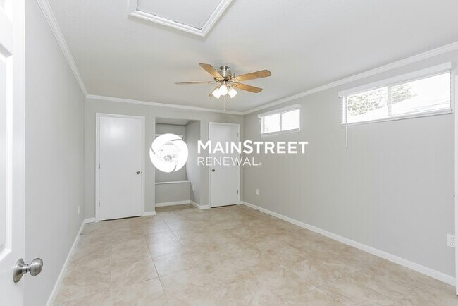 Building Photo - 3 Bedroom Pet-Friendly Home in Sarasota, FL with Main Street Renewal