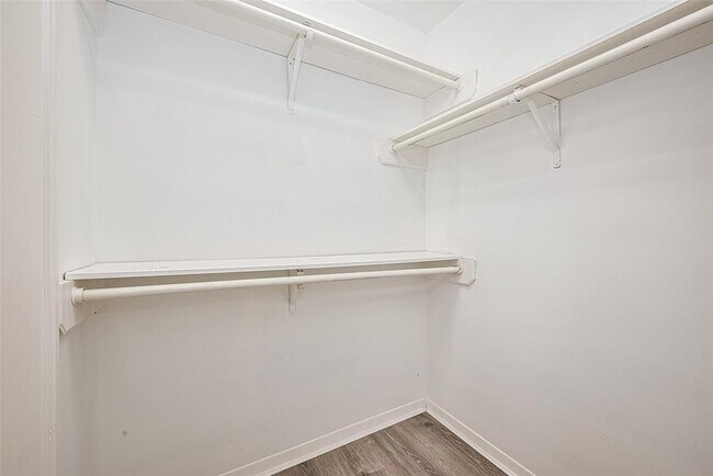 Building Photo - 2107 Shadowbriar Dr