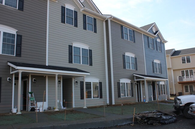 Primary Photo - Two Master Suite Apartment Townhouse