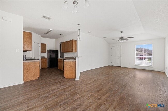 Building Photo - 903 Lasso Dr