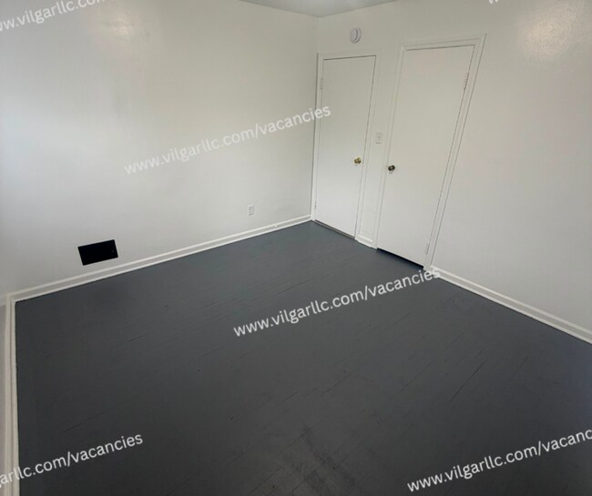 Building Photo - For Rent - 3 Bedroom, 1 Bathroom Home