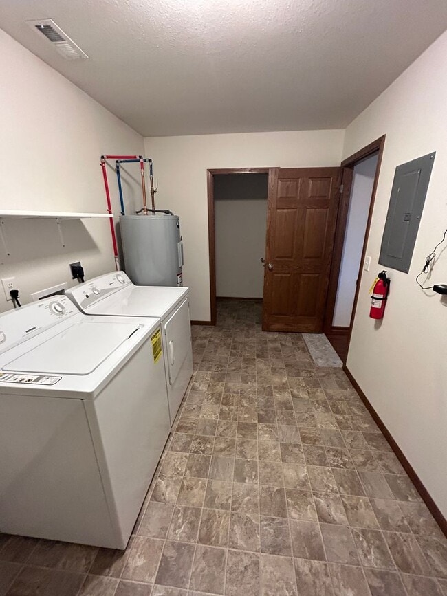 Building Photo - Stadium Commons Lower Unit