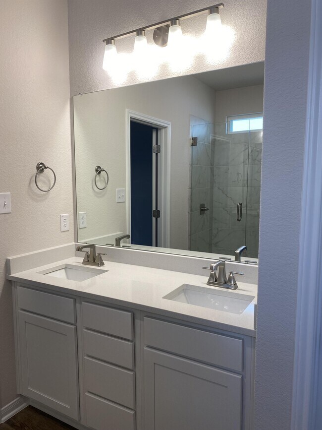 Building Photo - 808 Killam Dr