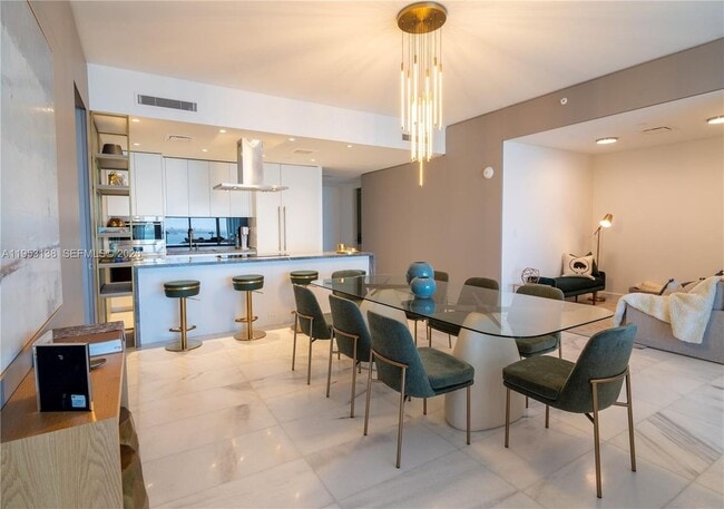 Building Photo - 700 NE 26th Terrace