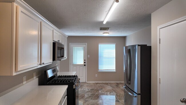 Building Photo - 23919 Clipper Hill Ln