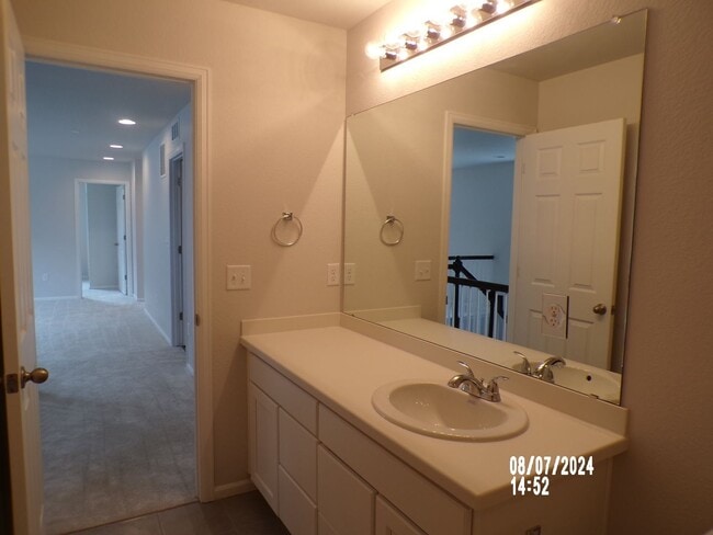 Building Photo - Stunning Home in Castle Rock 4Bedrooms 3.5 Bathrooms!