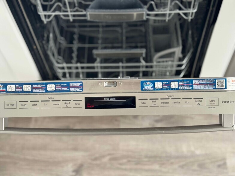 Super silent bosch dishwasher - 2042 N Clark St
