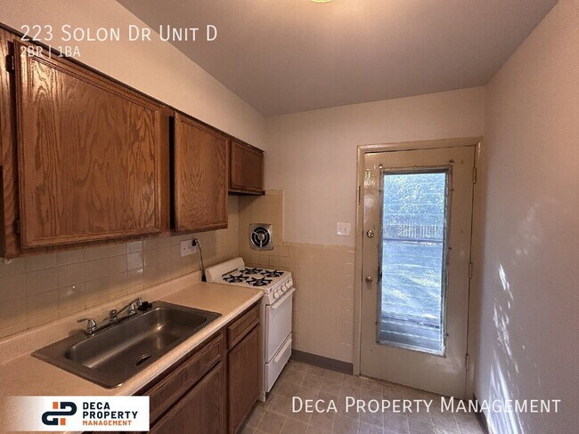 Building Photo - 223 Solon Dr