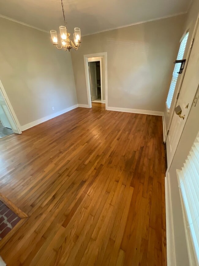 Building Photo - Gorgeous 2 Bedroom home in South Highland