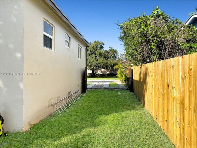Building Photo - 7910 SW 17th Terrace