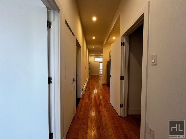 Building Photo - NO FEE / SUMMERFIELD STREET / Spacious 3-Bed 1-Bath / Bushwick and Ridgewood Border