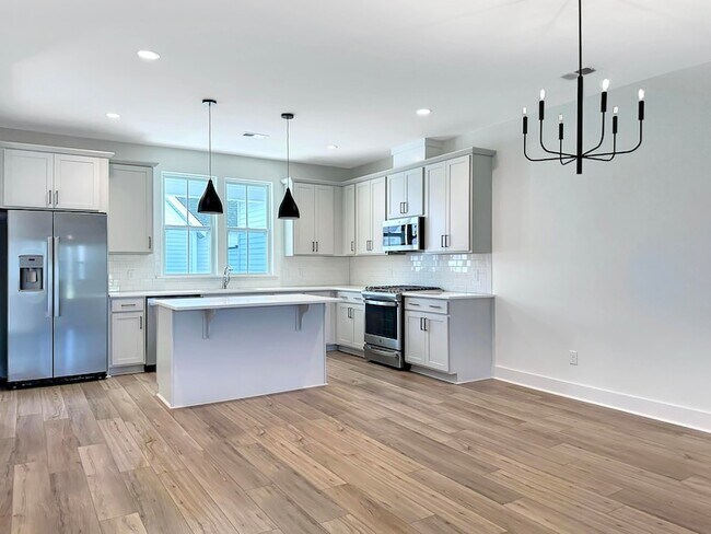 Building Photo - 258 Symphony Ave