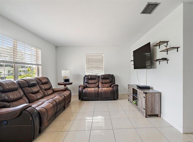 Building Photo - 5542 19th Ave N