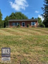 Building Photo - 2-Possibly 3 Bedroom completly remodeled h...
