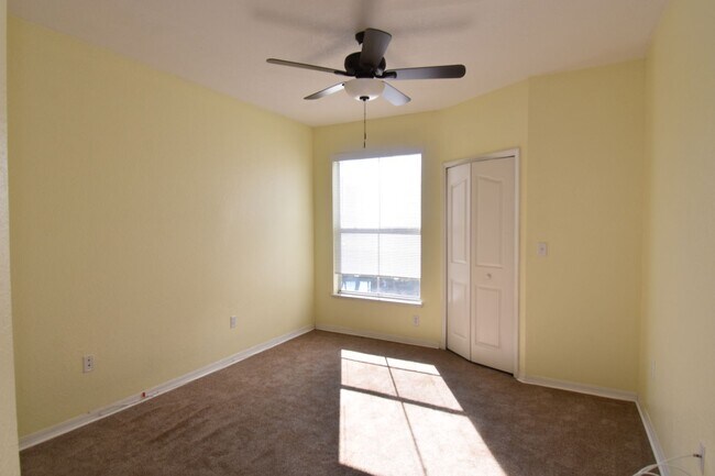 Building Photo - 5809 Legacy Crescent Pl