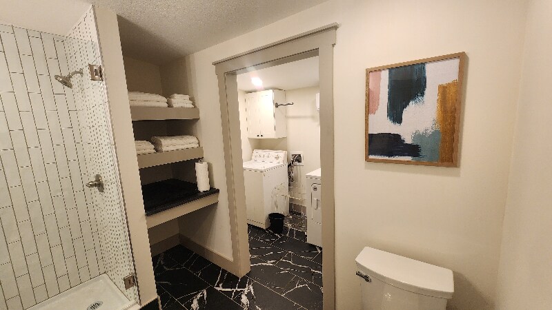 Building Photo - 1704 S Forest Dr