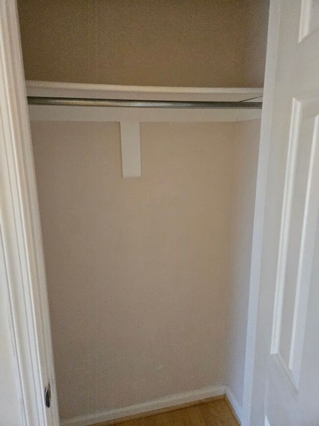 Building Photo - 3 Bedroom Townhouse in Virginia Beach