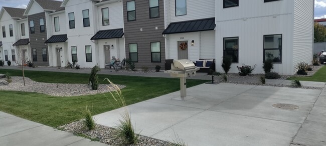 Building Photo - 2897 Sunburst Dr