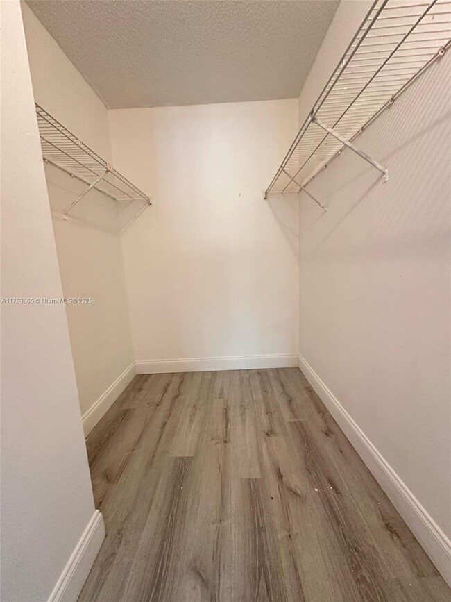 Building Photo - 861 NE 209th Terrace