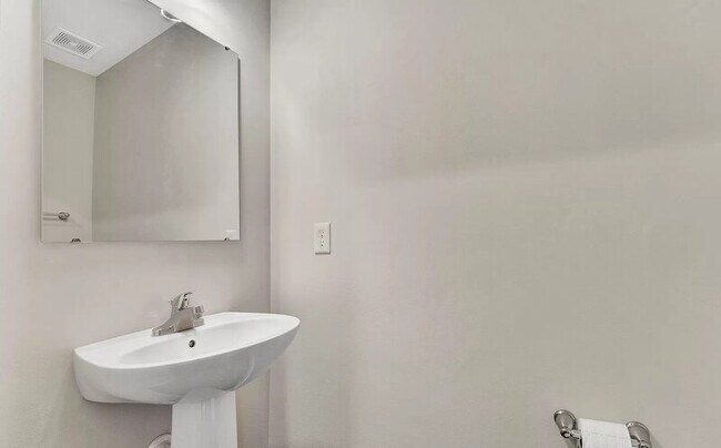 Building Photo - 8 Torrington Dr