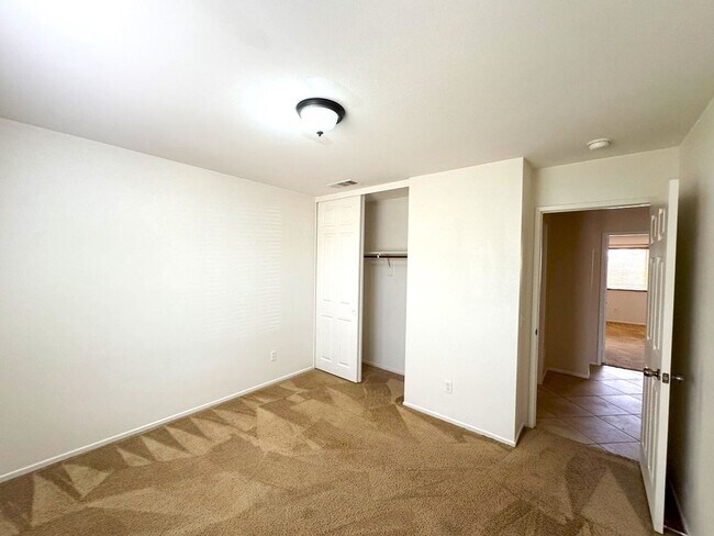 Building Photo - Single story house with Mountain views - c...