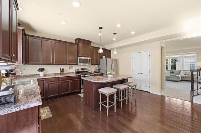 Building Photo - 601 Pointe View Dr