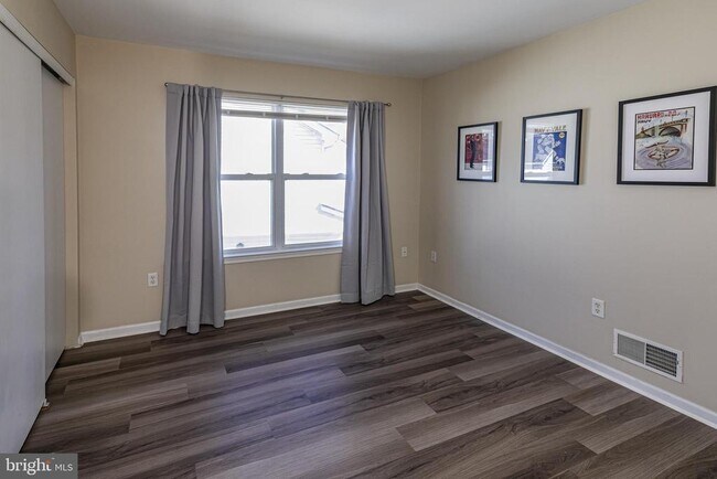 Building Photo - 27 Richards Rd