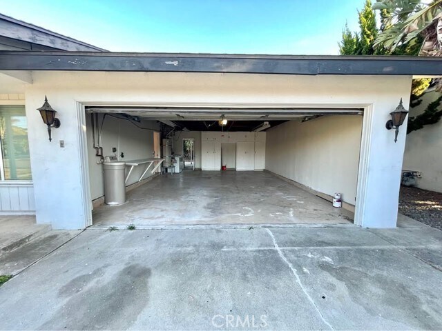 Building Photo - 1666 W Chanticleer Rd