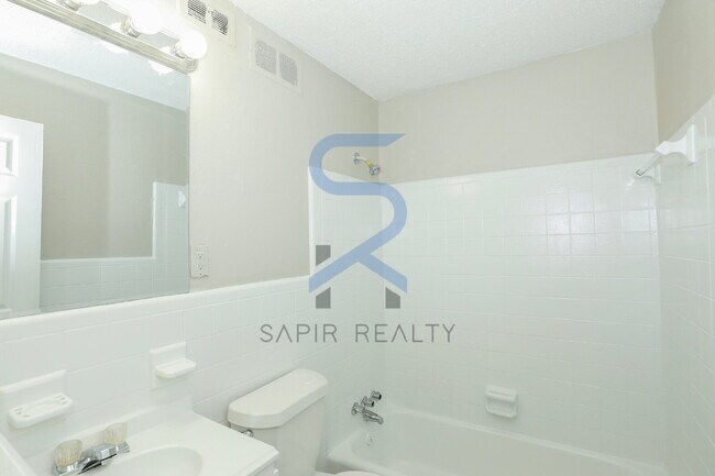 Building Photo - Freshly Updated 2BR/1.5BA with All-Electric Living