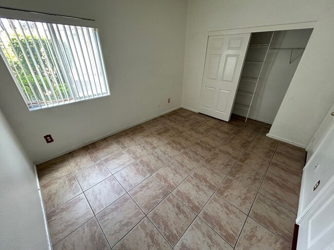 Building Photo - Charming condo in desirable West Las Vegas location