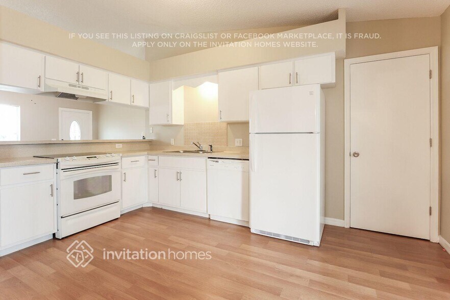 Building Photo - 3834 S Chamberlain Blvd