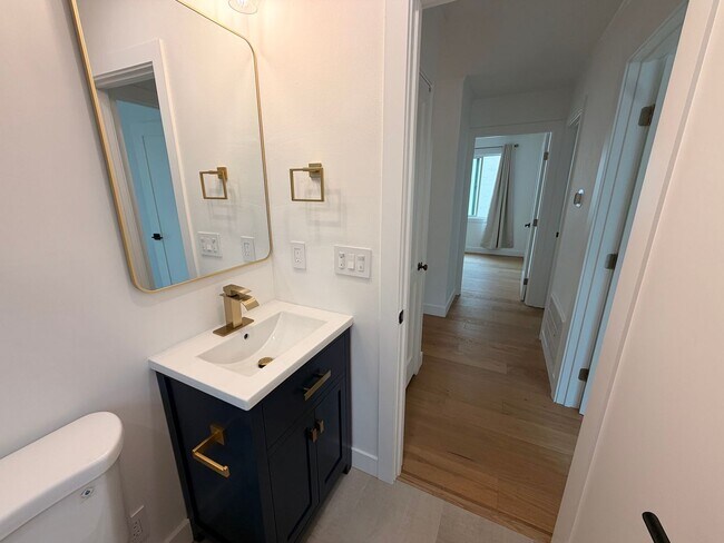 Building Photo - Spacious 4 Bedroom/2Bathroom Home in South San Francisco!