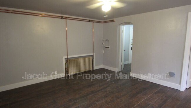 Building Photo - 605 S 7th Ave