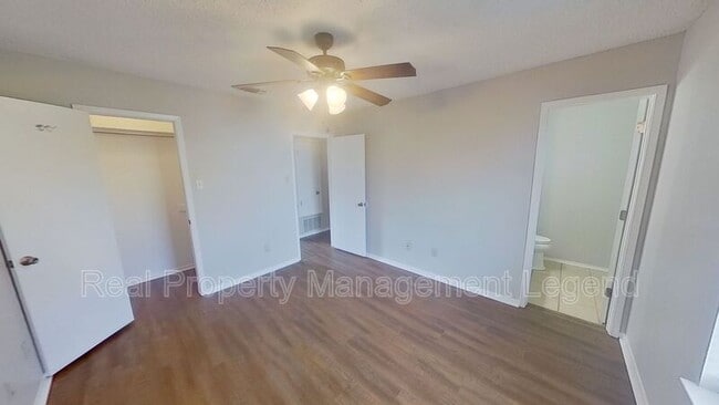 Building Photo - 701 S Valentine Dr