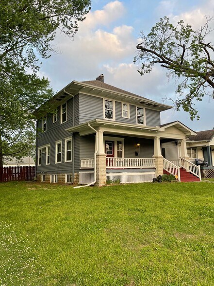 Building Photo - 901 S Broadway St