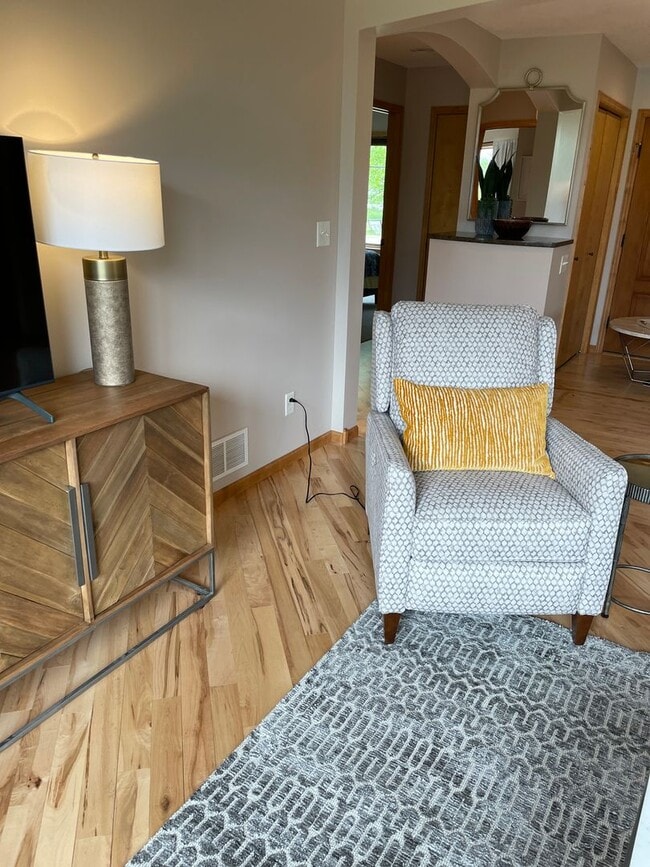 Building Photo - Cozy tranquility 6mi from Mayo 4bed/3bath