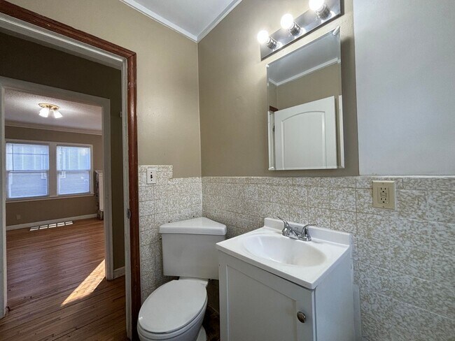 Building Photo - 4 bedroom, 2 bathroom home in the peaceful community of Mahtomedi access to White Bear Lake