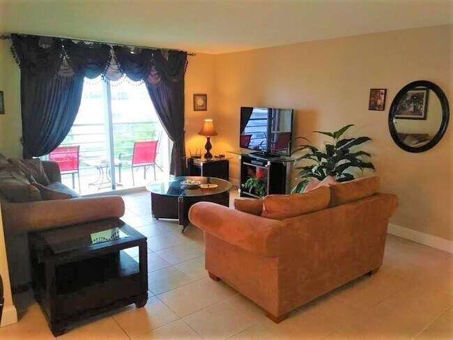 Building Photo - 100 Golden Isles Dr