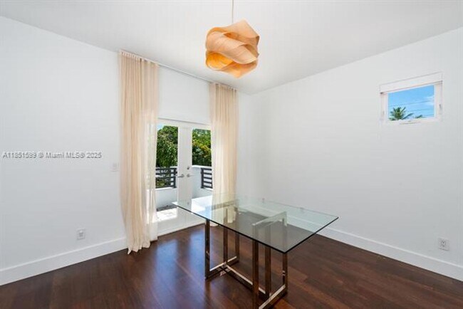 Building Photo - 3875 Park Ave