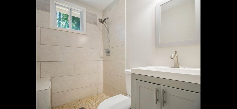 Building Photo - 3704 Asbury Ln SW