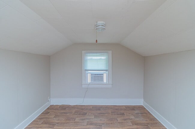 Building Photo - Spacious & Charming Home in Goldsboro - Excellent Wayne Memorial Drive Location!