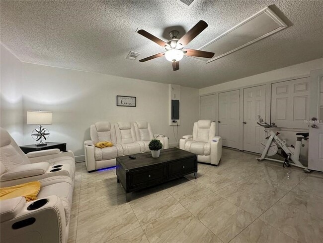 Building Photo - 2112 Jessa Dr