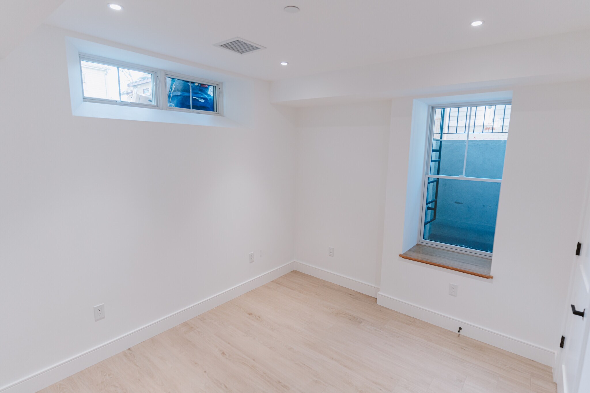 Building Photo - 5 Thurston St