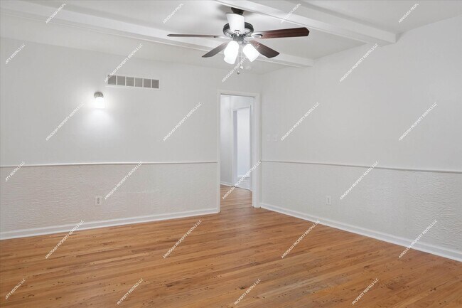 Building Photo - Rare Rental! Beautiful 1900 sq ft 3-bedroo...